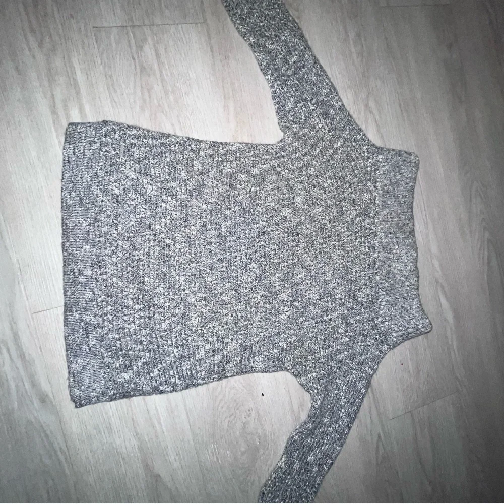 Express Y2K Gray Thick Knit Off Shoulder Sweater Small